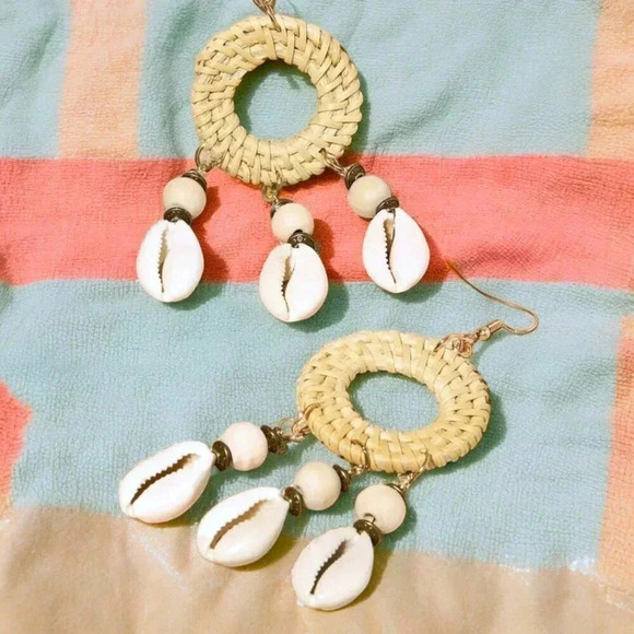 🆕️🌺 Beach Theme Summer Chic Boho Earrings with Seashell Charms 🌊 - Picture 6 of 15